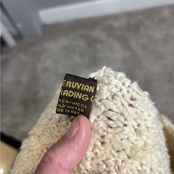 Peruvian Trading Company 100% Alpaca Wool Cozy Warm Pom Pom Cream Winter Hat - Picture 6 of 7